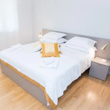 Franco's Spacious - Great Location * Сплит