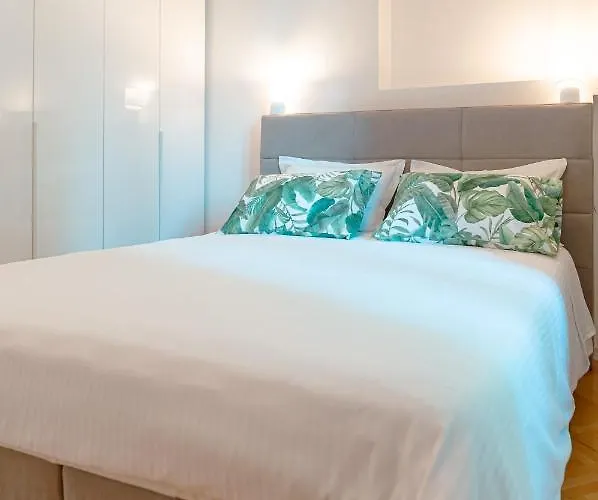 דירה Franco's Spacious - Great Location *