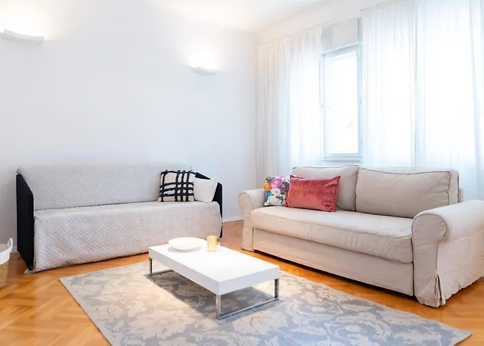 Franco's Spacious - Great Location