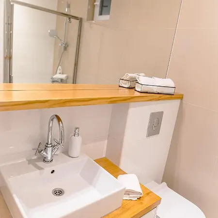 Franco's Spacious - Great Location Split