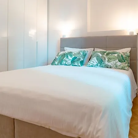 Apartment Franco's Spacious - Great Location *