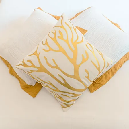 Franco's Spacious - Great Location Split