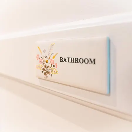 Franco's Spacious - Great Location Split