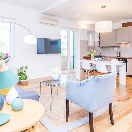 Apartment Franco's Spacious - Great Location