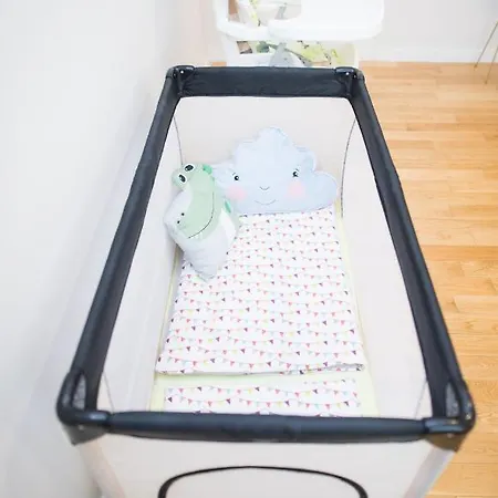 Franco's Spacious - Great Location *