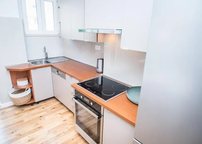 아파트 Franco's Spacious - Great Location *
