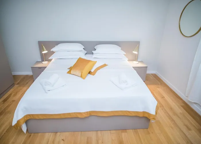 Franco's Spacious - Great Location * 스플리트