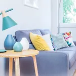 Franco's Spacious - Great Location Split