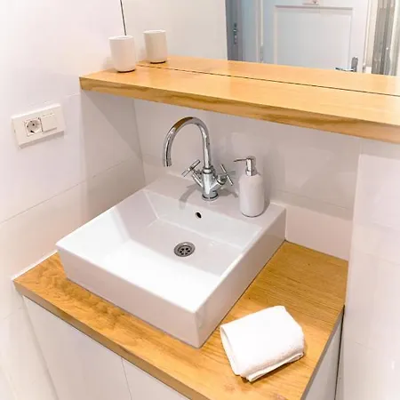 Franco’s Spacious - Great Location