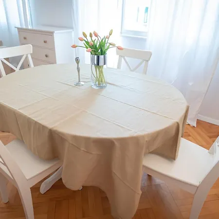 Franco’s Spacious - Great Location