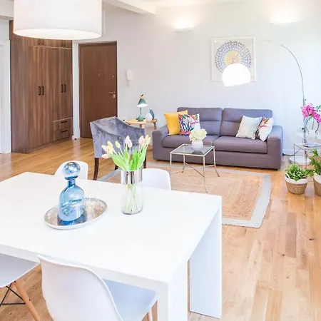 Franco’s Spacious - Great Location Apartamento *