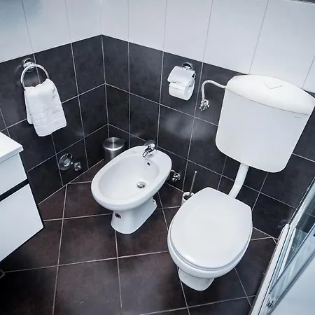 Apartman Franco's Spacious - Great Location *
