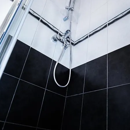 Franco’s Spacious - Great Location