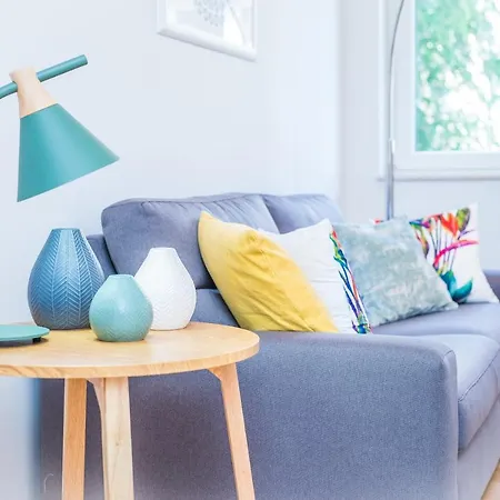 Franco’s Spacious - Great Location Split