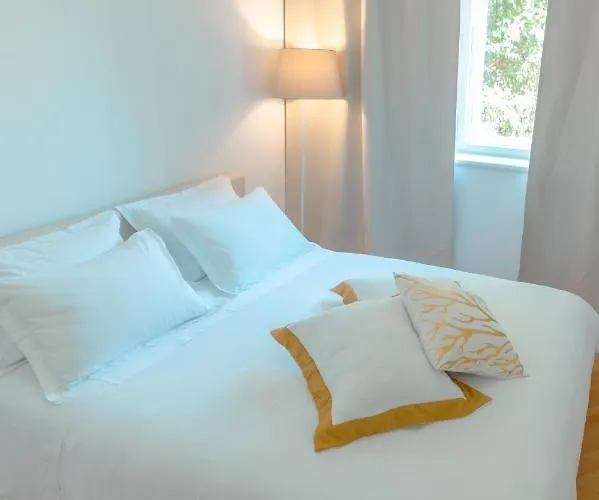 Franco's Spacious - Great Location Lejlighed