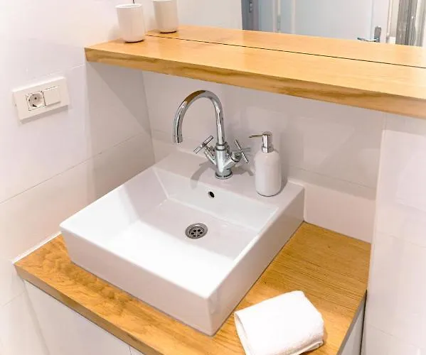 Franco's Spacious - Great Location