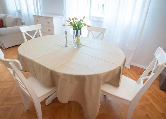 Franco's Spacious - Great Location