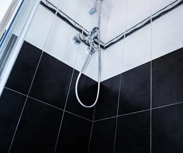 Franco's Spacious - Great Location