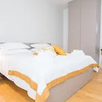 Franco's Spacious - Great Location Split