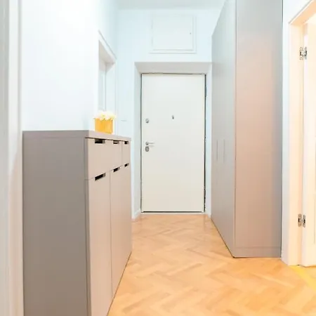 Lägenhet Franco's Spacious - Great Location Split