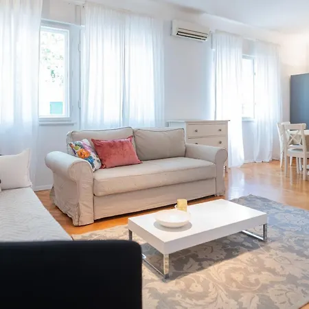 Franco's Spacious - Great Location Lägenhet Split