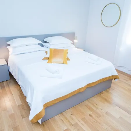 Franco's Spacious - Great Location Lägenhet Split